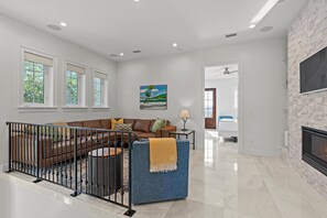 Smart TV, fireplace, books, stereo