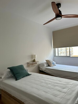 3 bedrooms, iron/ironing board, WiFi, bed sheets - Beach cottage in Durango (El Puerto de Santa María)