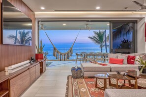 Smart-TV, peis, DVD-spiller og bordtennis