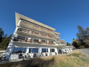 Front of property - Crans Montana Suites (Crans-Montana)