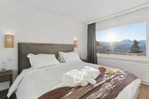 Panoramic Double Room, Mountain View, Mountainside | Free minibar items, individually furnished, desk, laptop workspace