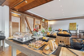 Free daily buffet breakfast  - Crans Montana Suites (Crans-Montana)