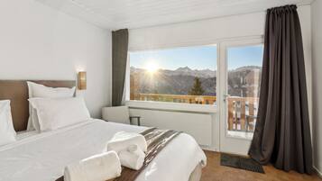 Panoramic Double Room, Mountain View, Mountainside | Free minibar items, individually furnished, desk, laptop workspace