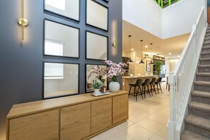 المنشأة من الداخل