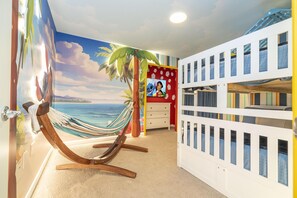 6 عدّة غرف نوم ومكواة/لوح كي وسرير سفر وواي فاي مجانًا