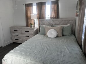 3 soverom, skrivebord, wi-fi (inkludert) og sengetøy