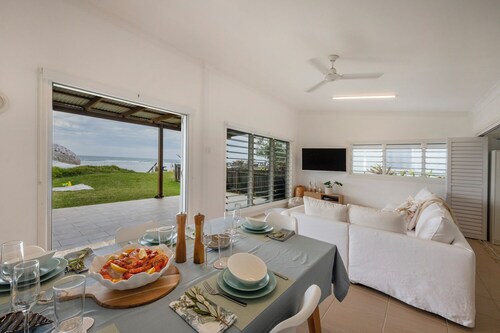 Driftaway- Absolute Beachfront LJ Hooker Yamba