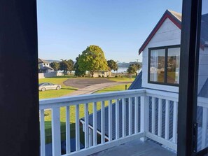 Property grounds - Hosts on the Coast Dad's Place (Whangamata)