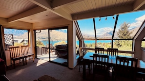 Interior - 3 BR /2 bath townhouse for up to 8 guests. Mountain and lake views galore! (Queenstown)