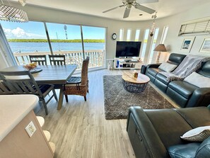 Fernseher, Tischtennisplatte