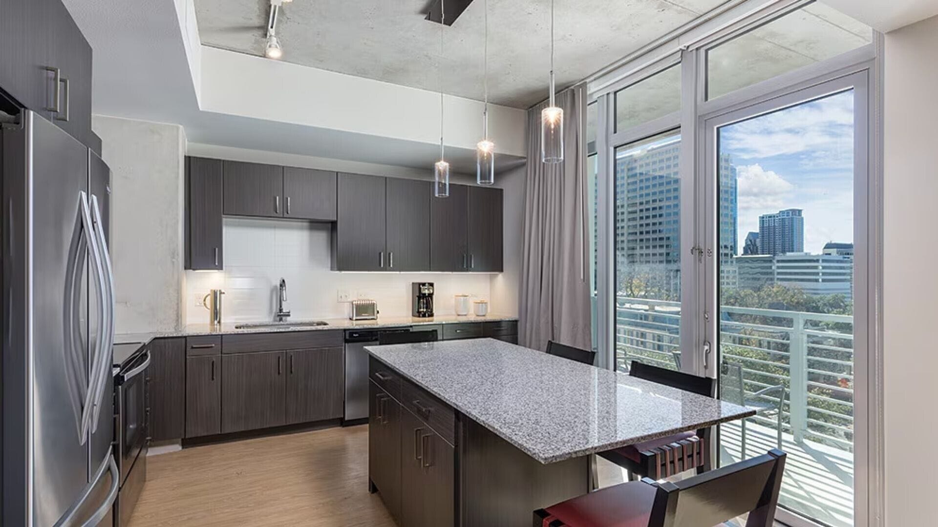 Fridge, microwave, stovetop, dishwasher