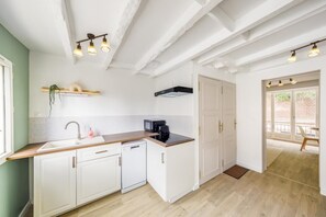 Micro-ondes, four, plaque de cuisson, lave-vaisselle