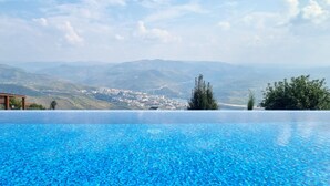 Piscina all'aperto, cabine incluse nel prezzo, ombrelloni da piscina