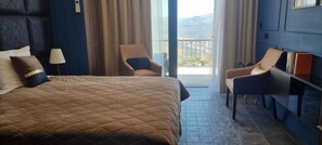 Chambre Double Deluxe, vue fleuve | Literie de qualité supérieure, matelas mémoire de forme