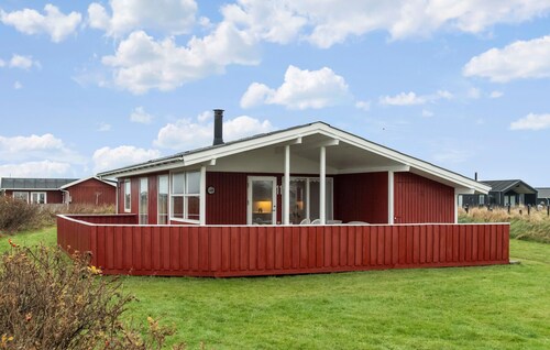 Lovely home in Hjørring with WiFi