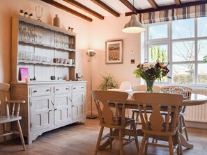 Dining - 2 bedroom accommodation in Whittington (Whittington)