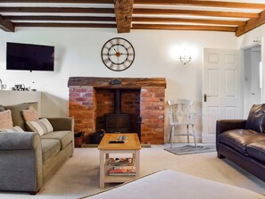 TV, fireplace - 2 bedroom accommodation in Whittington (Whittington)