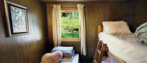 2 bedrooms, WiFi, bed sheets