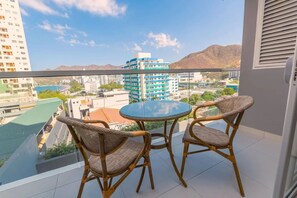 Family Apartment | Outdoor dining