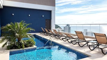 Apartemen Keluarga | Kolam renang | Kolam renang outdoor