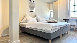 4 habitaciones, cuna de viaje, wifi gratis y ropa de cama
