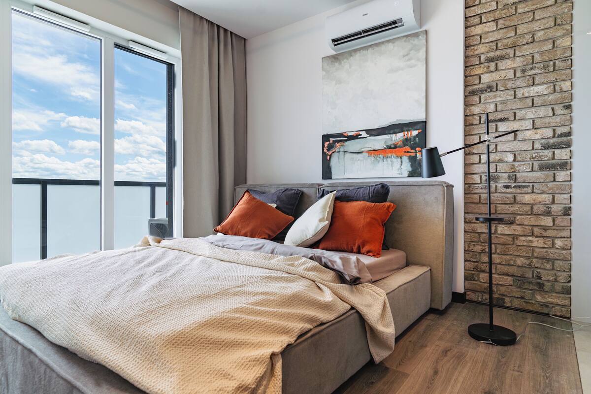 Deluxe Studio, City View, Balcony, 11th floor | Bàn ủi/dụng cụ ủi quần áo, truy cập Internet không dây miễn phí 