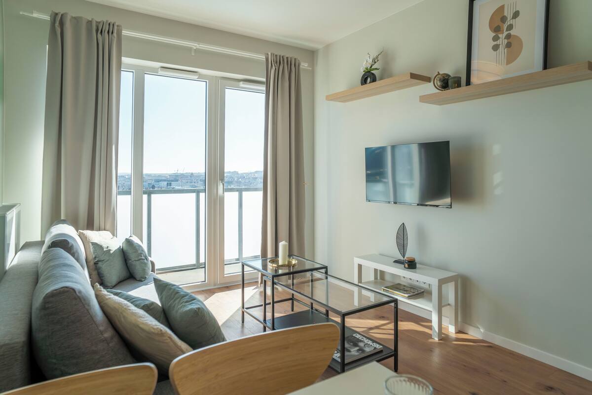 Comfort Apartment, Balcony, City View, 13th floor | Bàn ủi/dụng cụ ủi quần áo, truy cập Internet không dây miễn phí