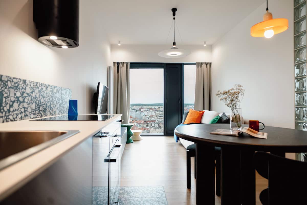 Deluxe Apartment, 20th floor, City View | Bàn ủi/dụng cụ ủi quần áo, truy cập Internet không dây miễn phí
