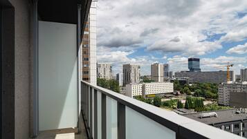 Deluxe Studio, City View, Balcony, 11th floor | Balcone
