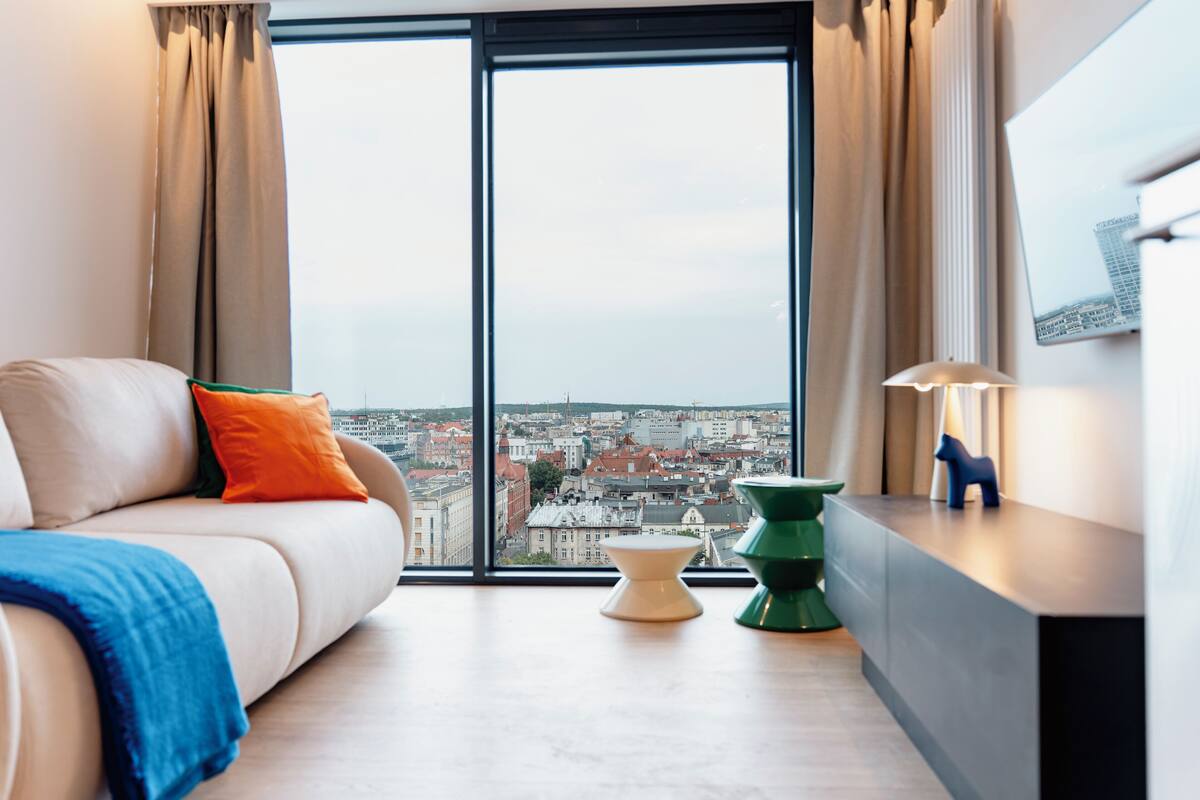 Deluxe Apartment, 13th floor, City View | Bàn ủi/dụng cụ ủi quần áo, truy cập Internet không dây miễn phí