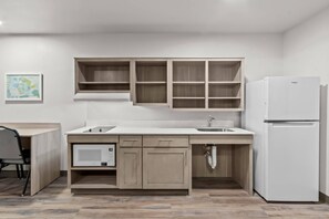 Escritorio, wifi gratis y ropa de cama