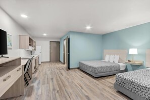 Escritorio, wifi gratis y ropa de cama