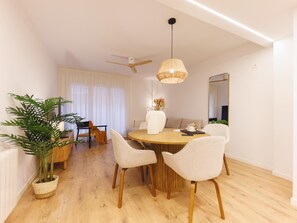 Dining - Pou Rodó - Holiday Apartment Rental Girona | Bravissimo (Girona)