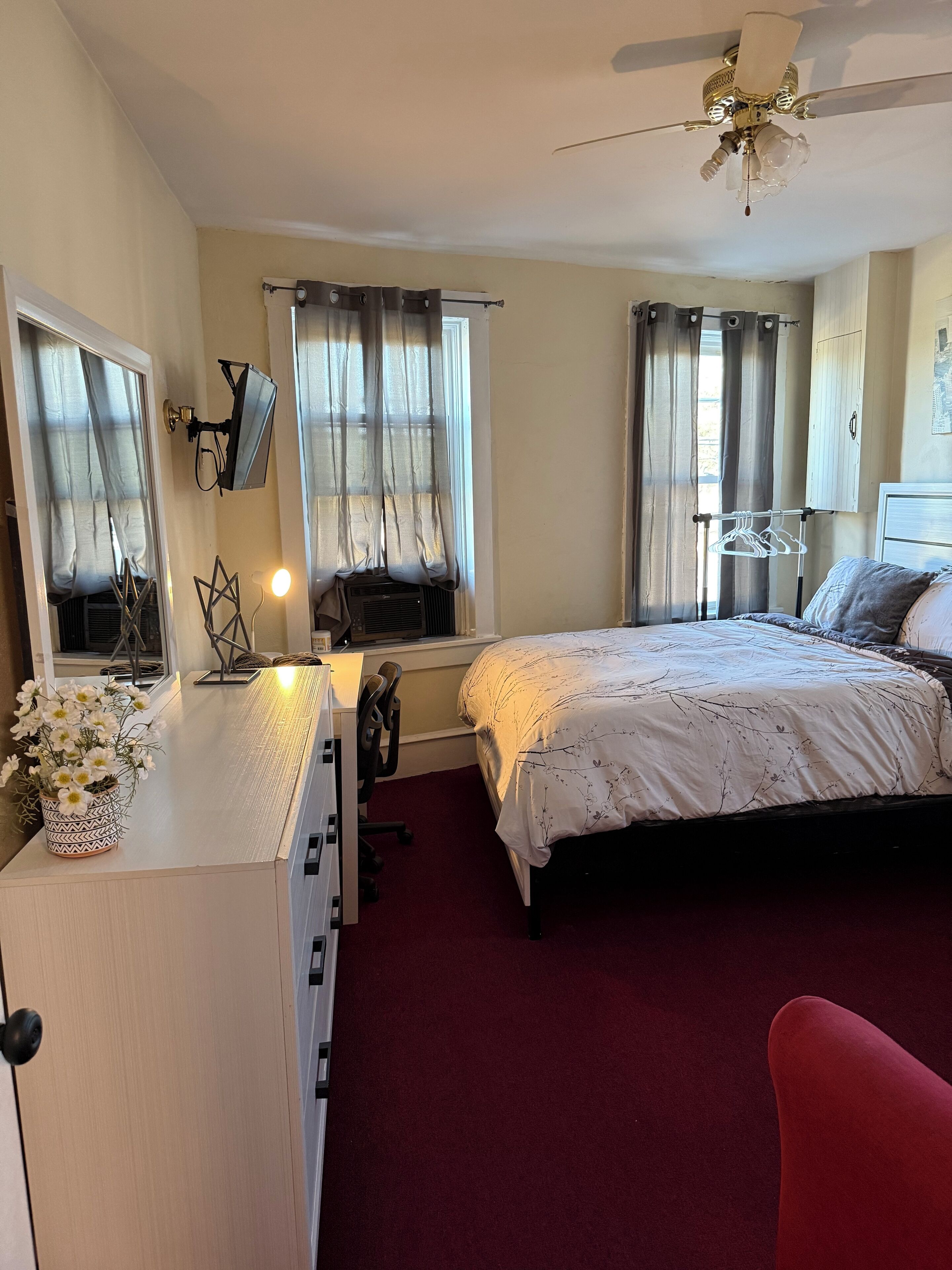 2 bedrooms, desk, free WiFi, bed sheets