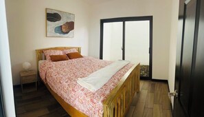 4 bedrooms, WiFi, bed sheets