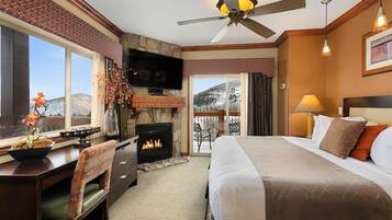 4 bedrooms, desk, iron/ironing board, free WiFi