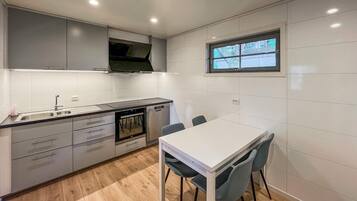 Frigorífic, forn, placa de cuina i rentaplats