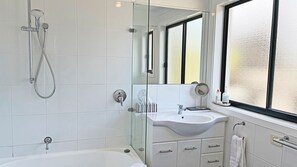 Bathroom - Infinity at Surf Beach (Surf Beach)