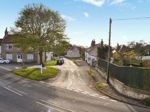 Unclassified image, 5 of 11, button