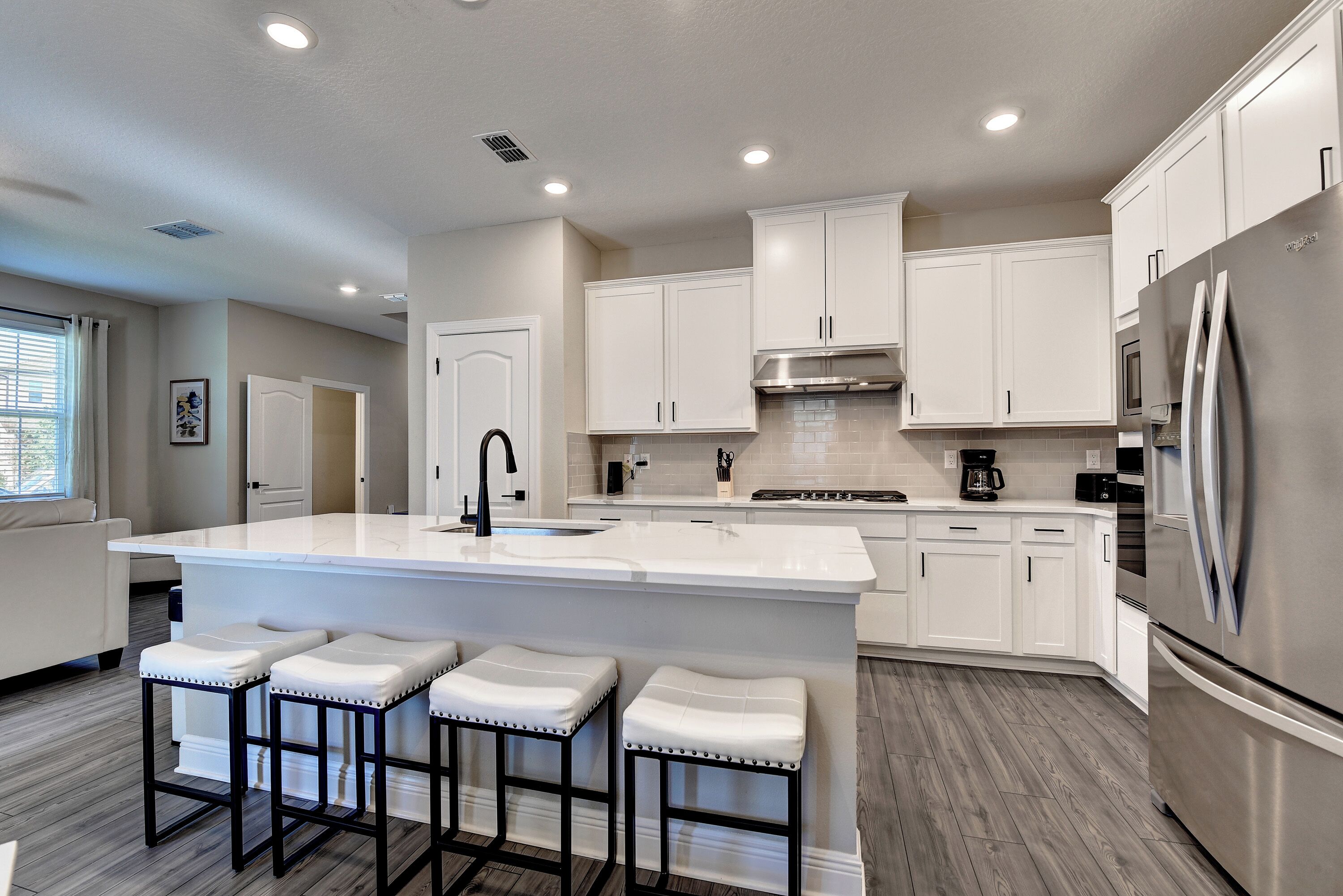 雪櫃、微波爐、焗爐、爐具