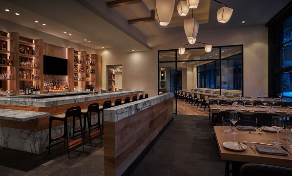 Lobby lounge