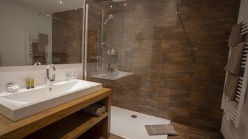 Dusche, Haartrockner, HandtĂŒcher