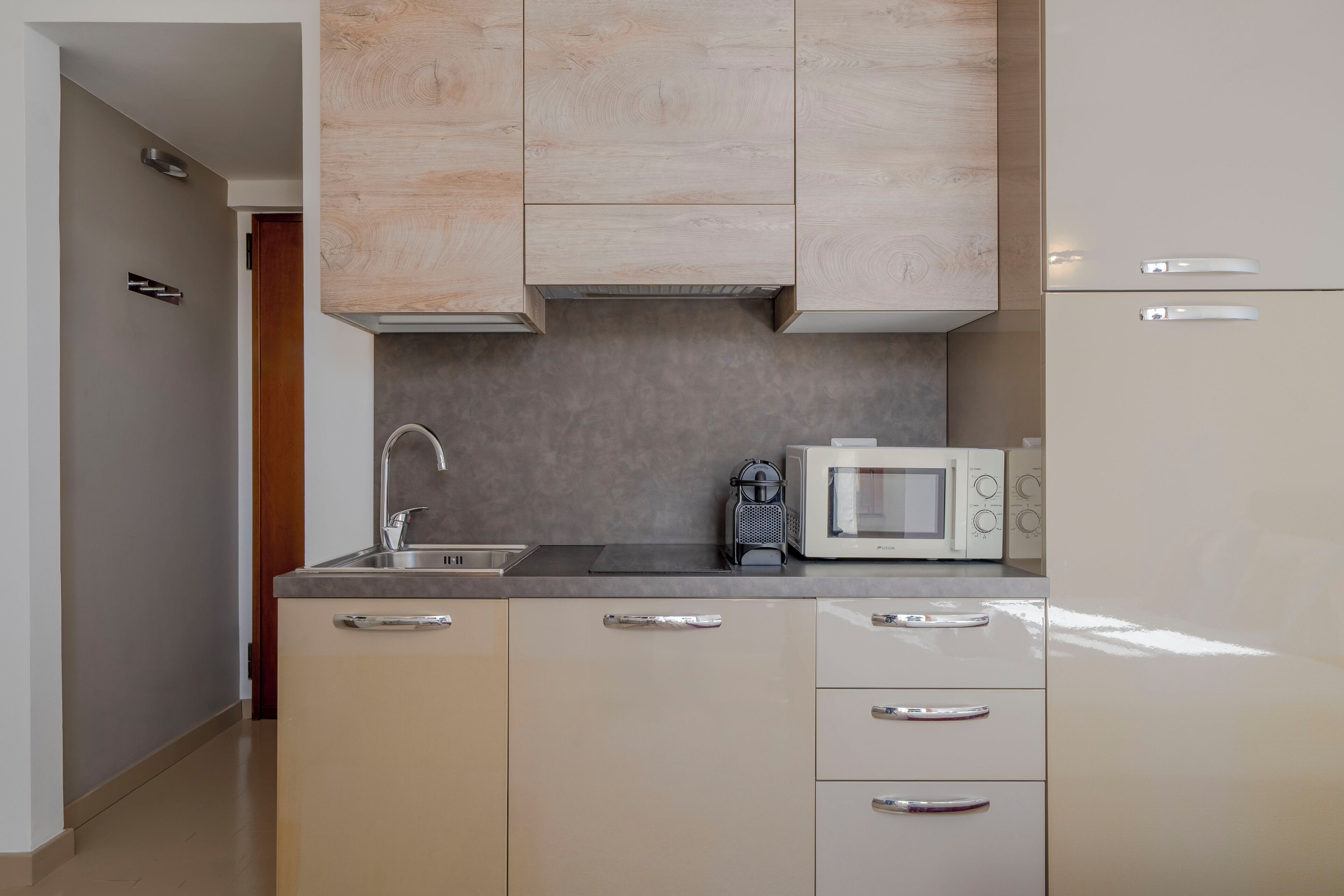 Classic Room, River View | Private kitchen | Electric kettle