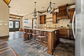 Private kitchen - Skip`s Mountain Retreat (Sevierville)