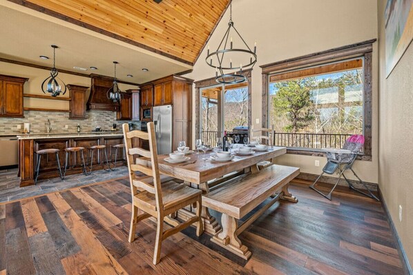 Dining - Skip`s Mountain Retreat (Sevierville)