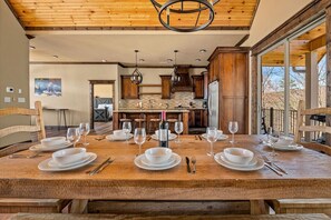 Dining - Skip`s Mountain Retreat (Sevierville)