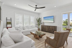 Smart-TV, peis og bordtennis