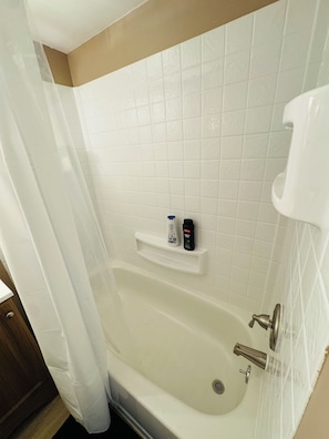 Hair dryer, towels, soap, shampoo - Super Modern 2-Bedroom Riverside Home @ RIT (Rochester)