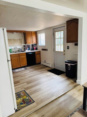 Fridge, microwave, oven, stovetop - Super Modern 2-Bedroom Riverside Home @ RIT (Rochester)