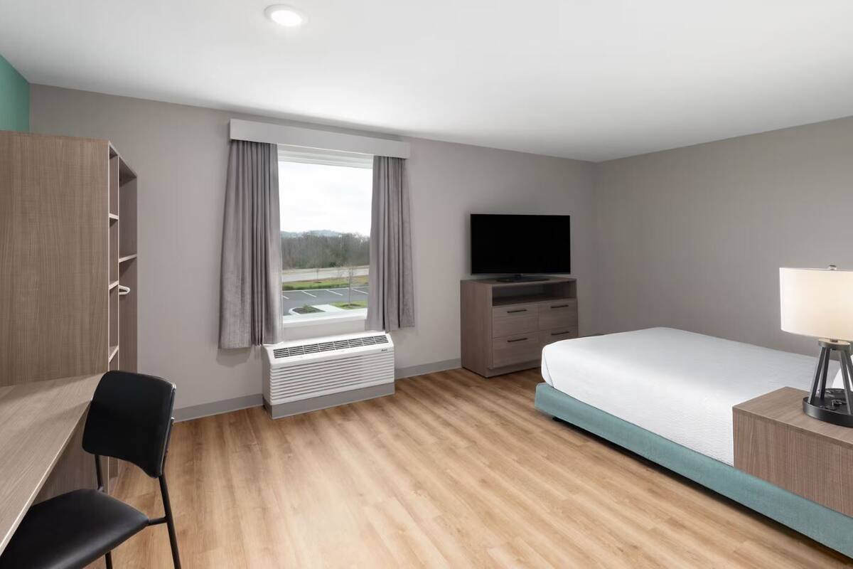 Desk, free WiFi, bed sheets